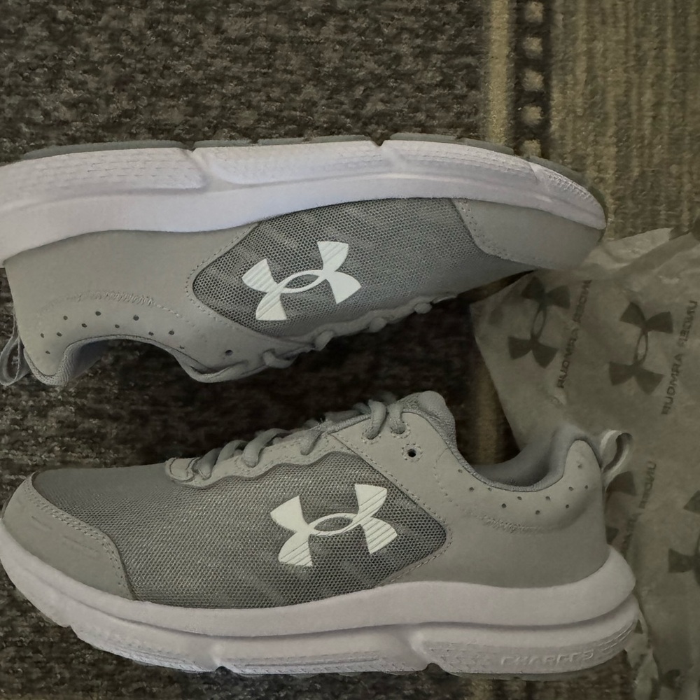 Under Armour Gray men Athletic Running Shoes 8 wide